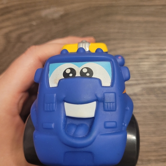 Classic Hasbro Inc Chuck & Friends Tow Truck 4" - Picture 4 of 9